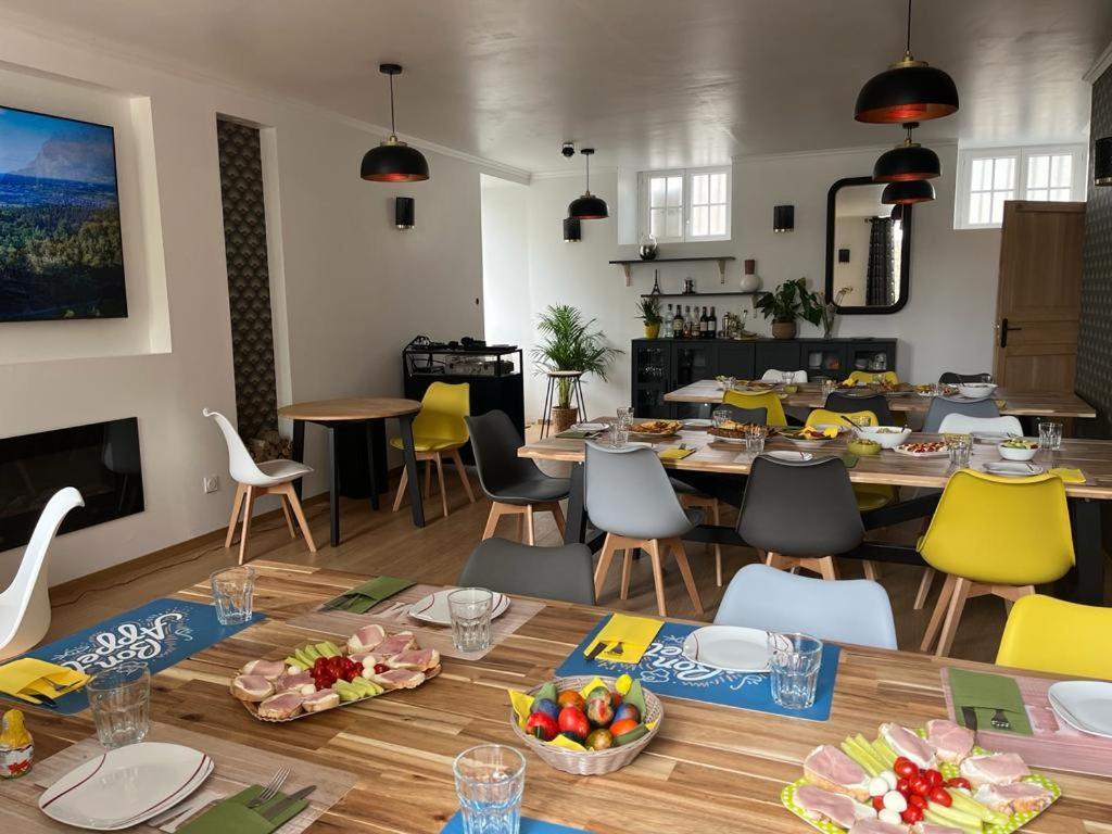 La Maison Des Amis En Normandie Pontfarcy Luaran gambar